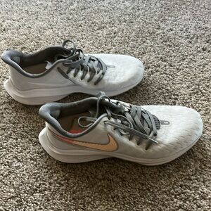 EUC Nike Zoom Vomero 14